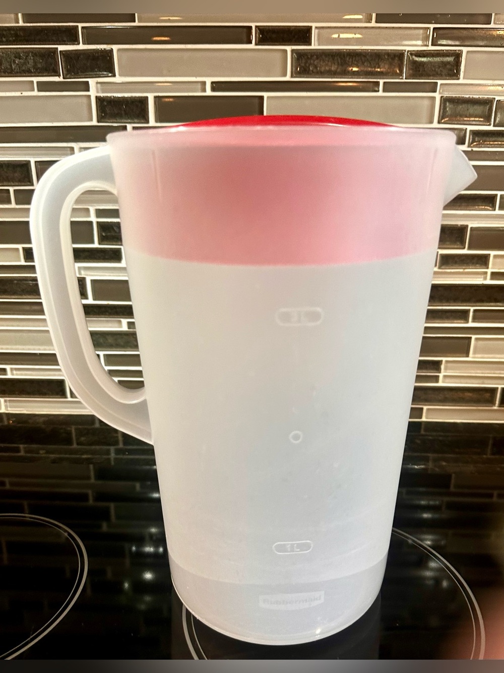 Rubbermaid Classic 1 Gallon Pitcher w/Red Twist Lid